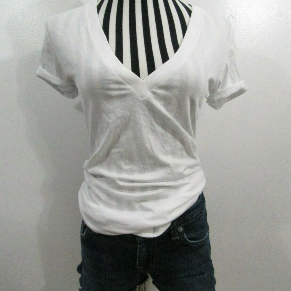 7 For All Mankind Cutoff Shorts Size 26 White V Neck Shirt 100% Cotton Size M